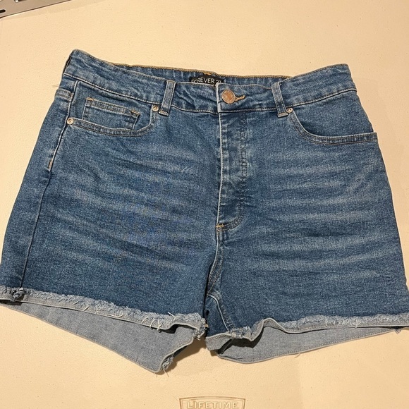 Forever 21 Denim Button Fly Jean Shorts Plus Sizes‎ 12 - Picture 1 of 9